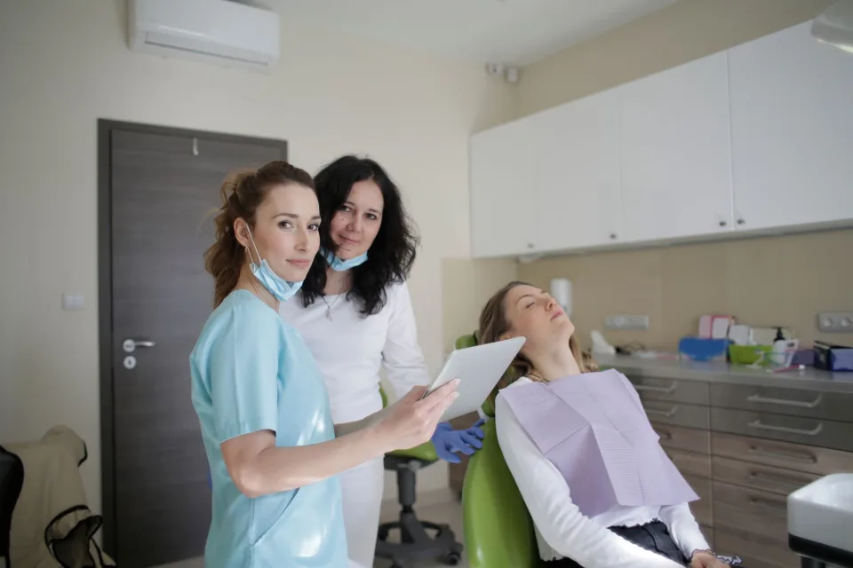 Kệ dụng cụ nha khoa